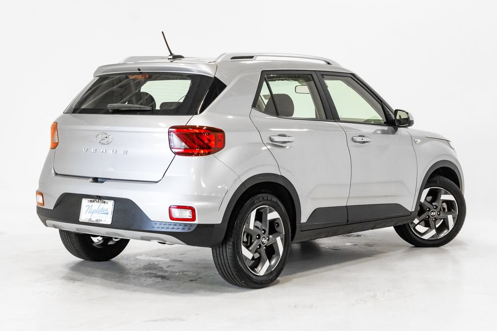Used 2025 Hyundai Venue SEL FWD image 31