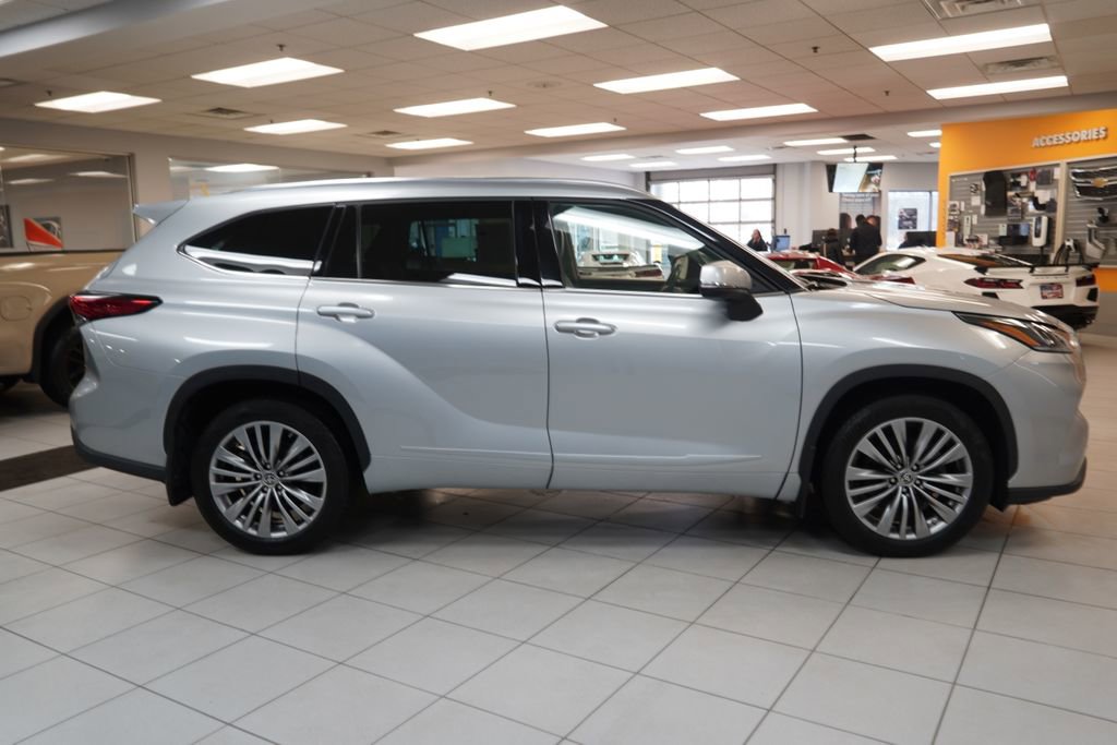 Used 2022 Toyota Highlander Platinum image 14