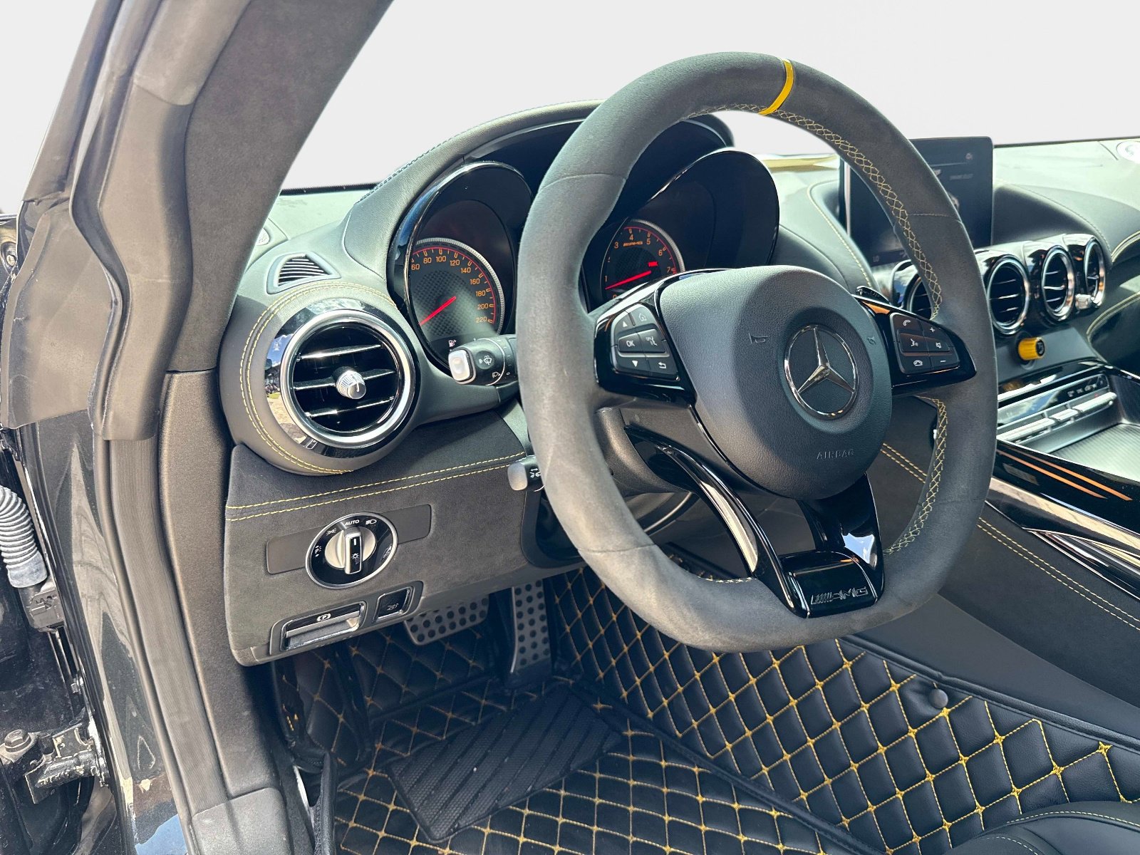 Used 2018 Mercedes-Benz AMG GT R image 17