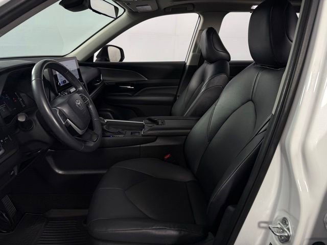 Used 2024 Toyota Grand Highlander AWD image 13