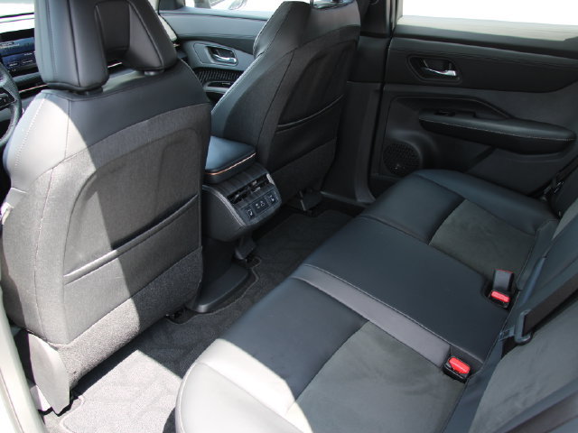 Used 2024 Nissan Ariya AWD image 23