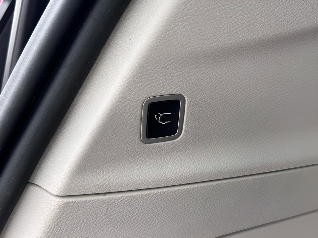 Used 2022 Chrysler Pacifica Limited FWD image 44