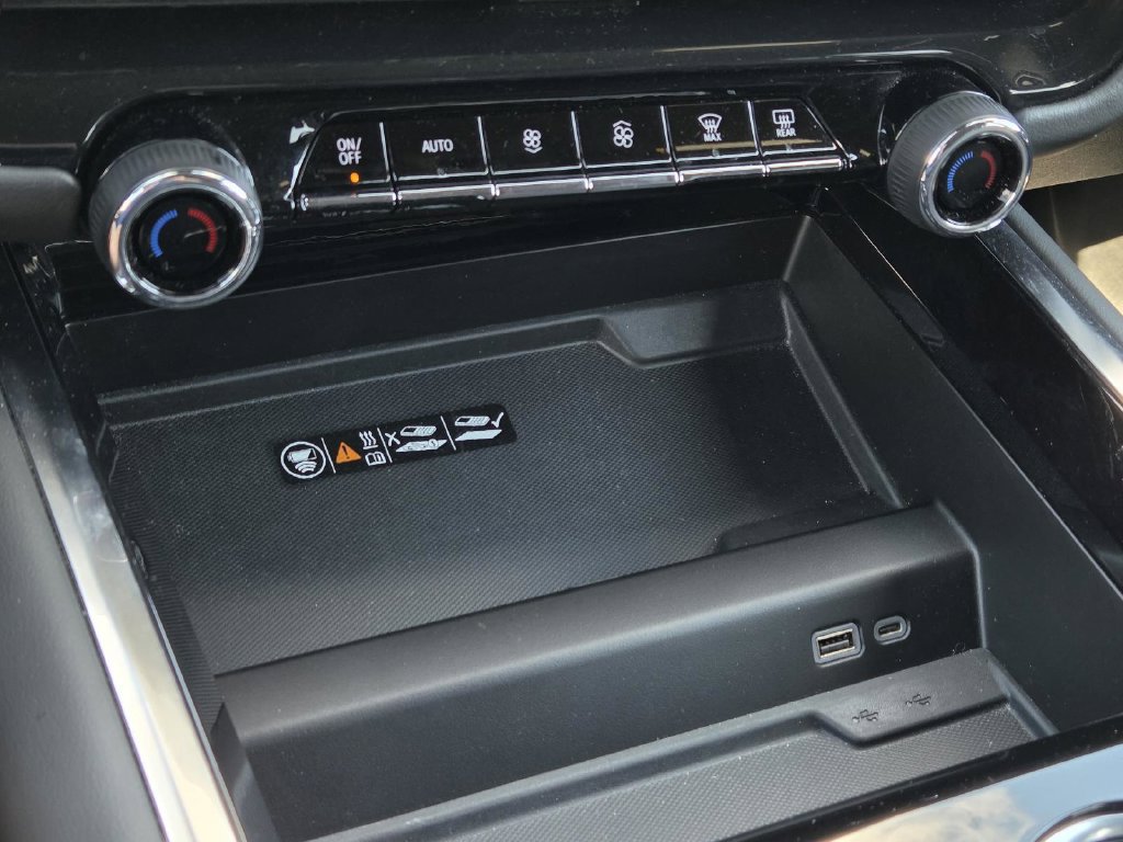 Used 2025 Chevrolet Tahoe Z71 AWD/4WD image 29