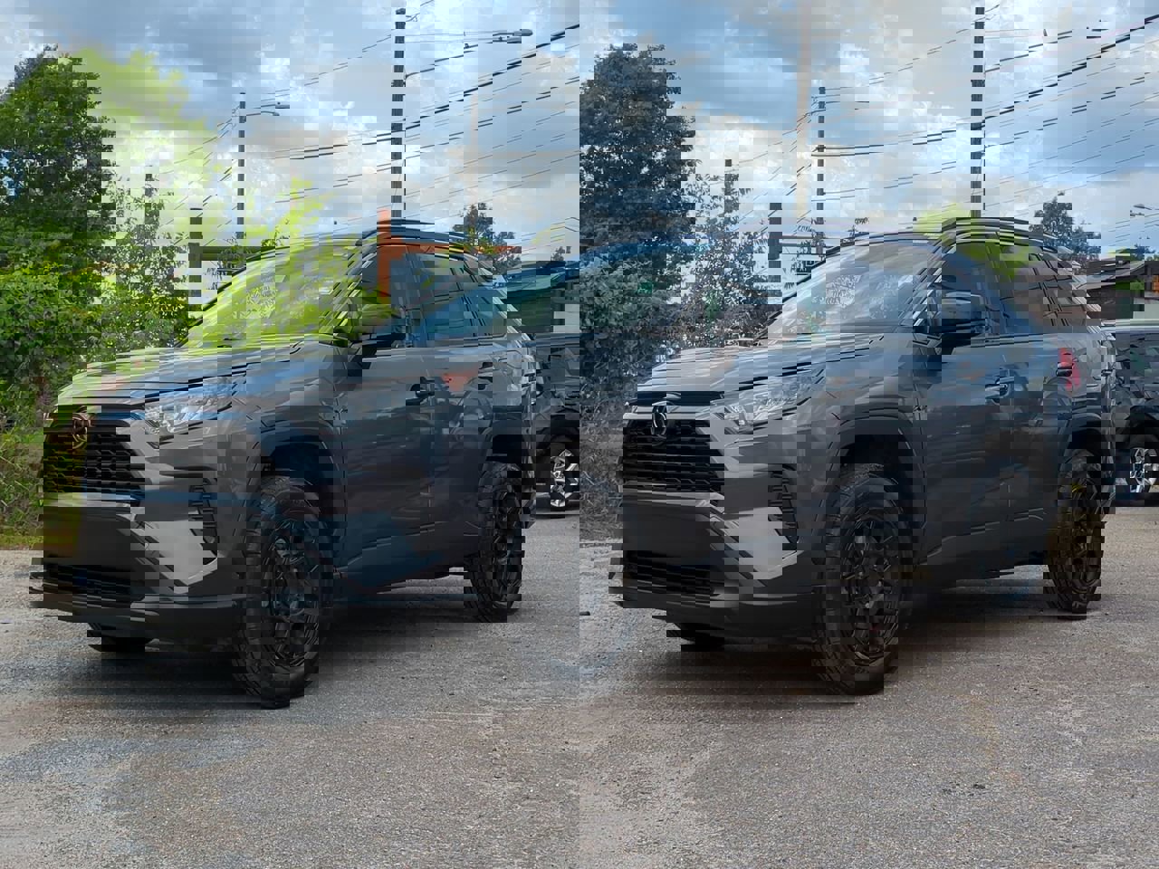 Used 2020 Toyota RAV4 LE FWD image 2