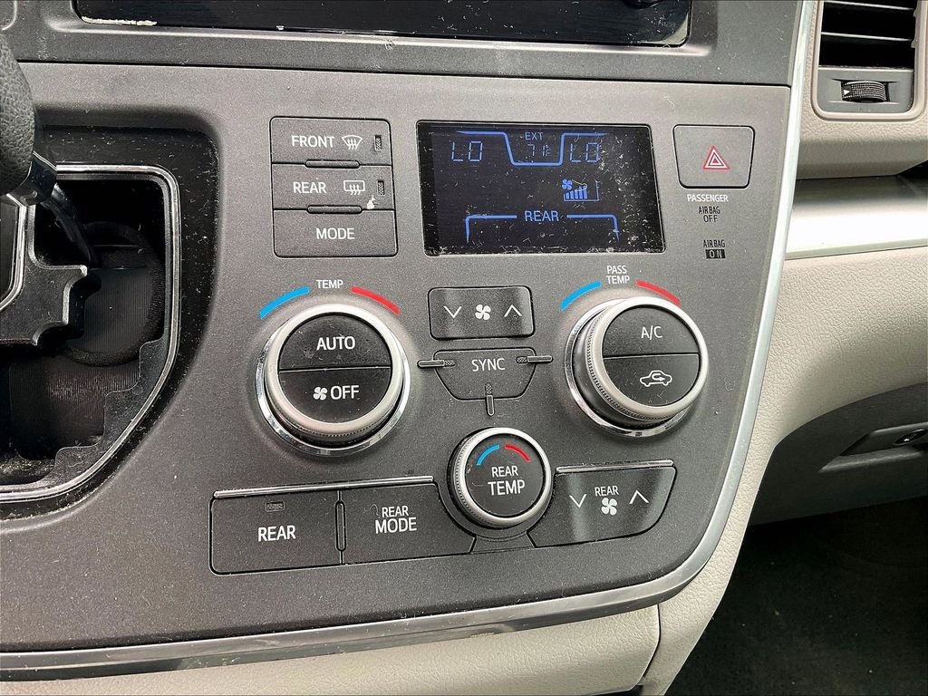 Used 2017 Toyota Sienna L FWD image 26