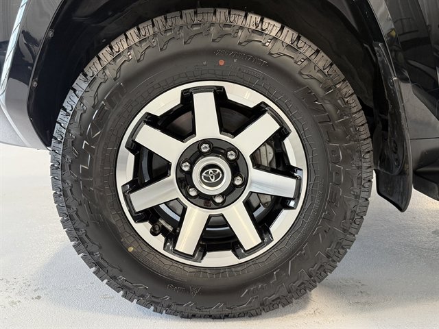 Used 2024 Toyota 4Runner TRD Off-Road image 38