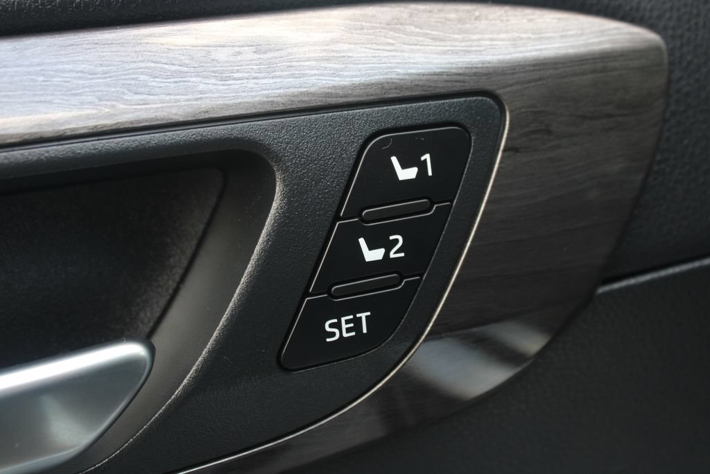 Used 2021 Toyota Highlander Platinum AWD/4WD image 37
