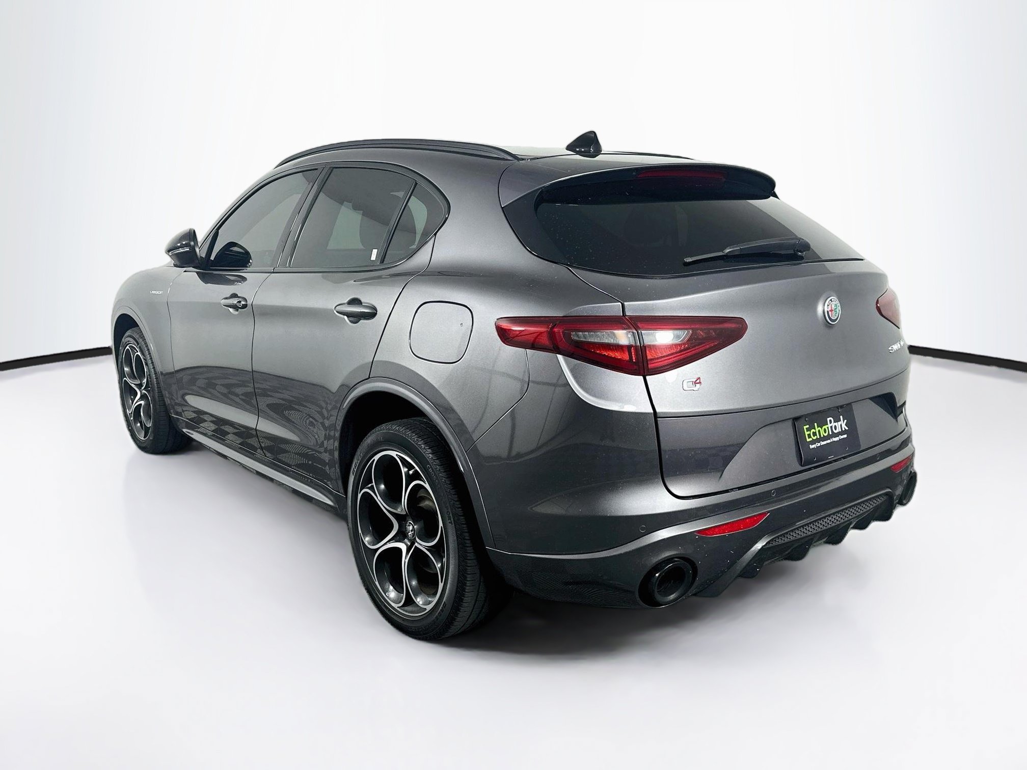 Used 2023 Alfa Romeo Stelvio Veloce AWD/4WD image 5