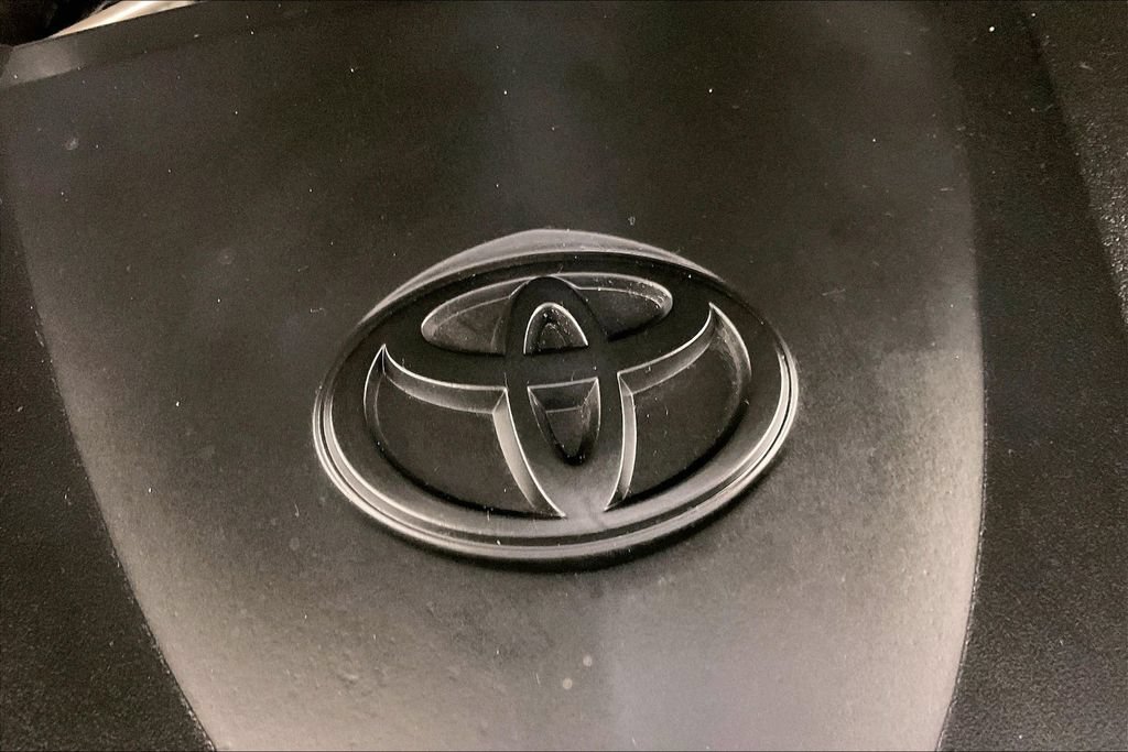 Used 2019 Toyota RAV4 XLE Premium w/ Cold Weather Package AWD/4WD image 32