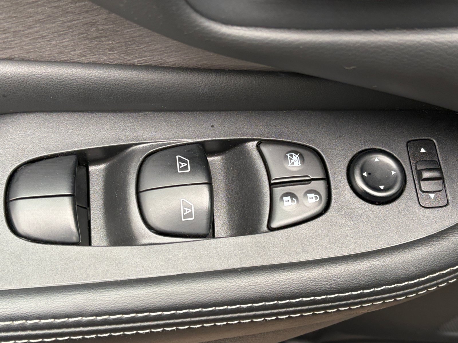 Used 2023 Nissan Murano SV AWD/4WD image 16