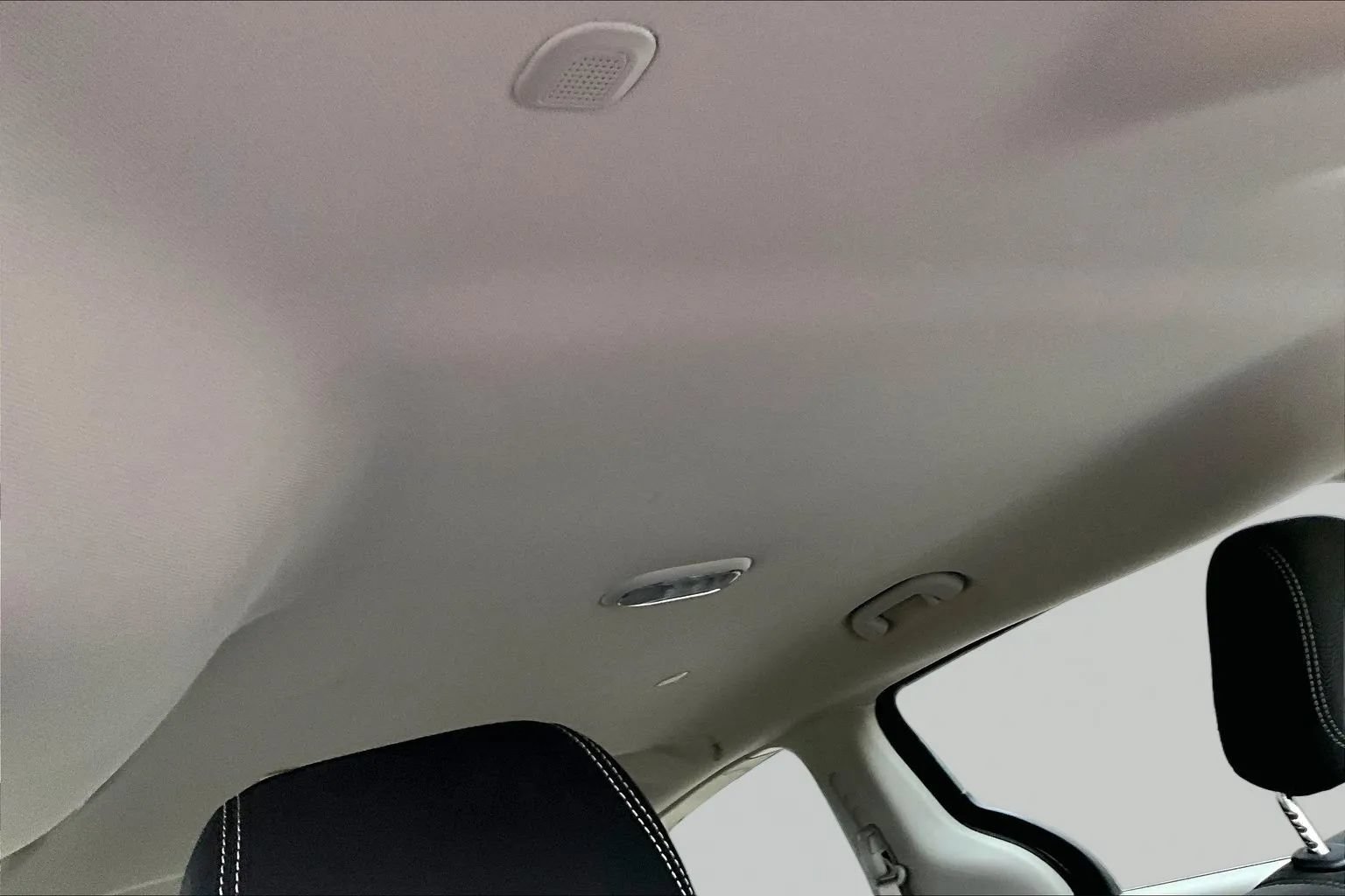 Used 2021 Chrysler Voyager L FWD image 26