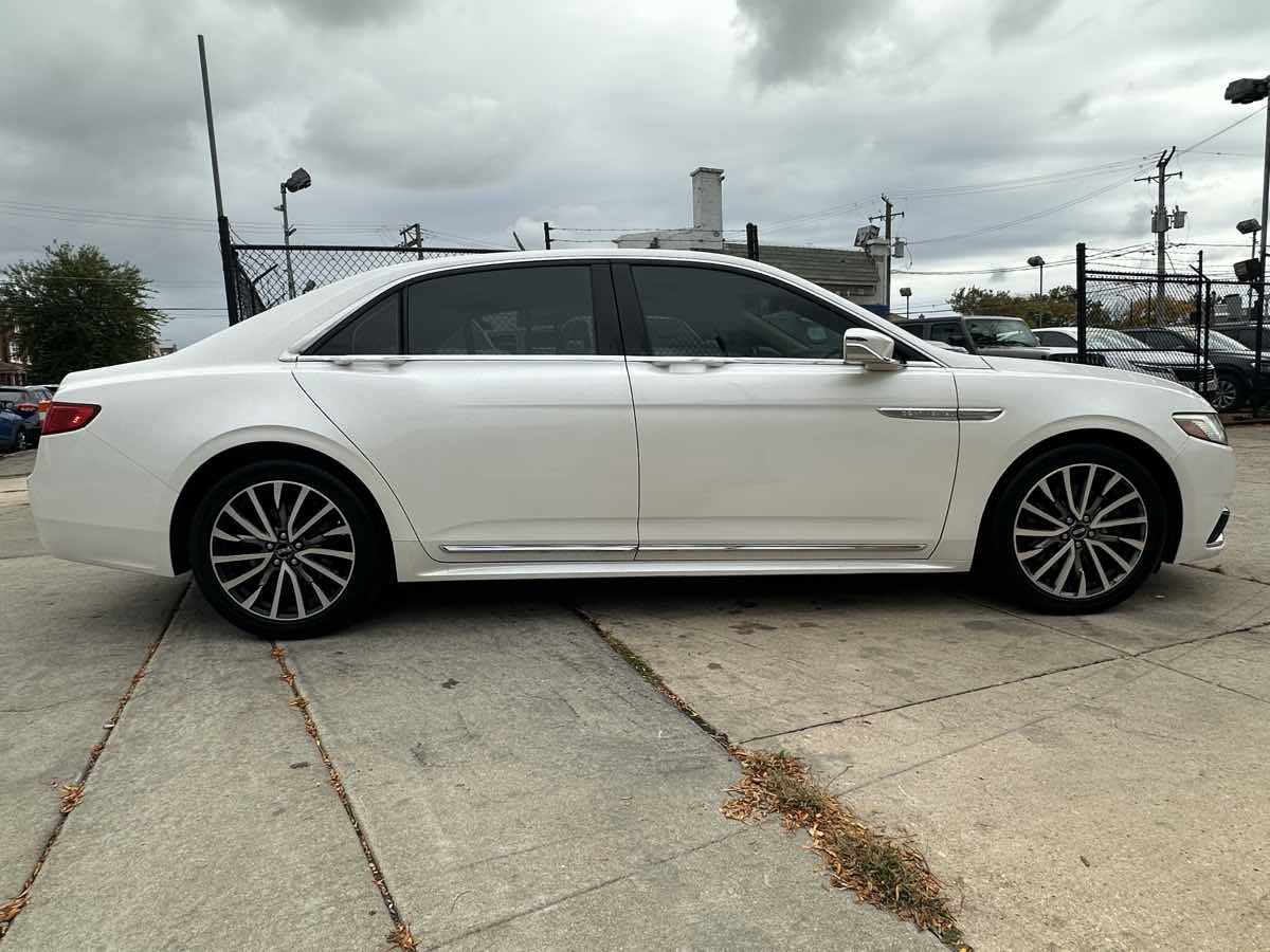 Used 2017 Lincoln Continental Select FWD image 4