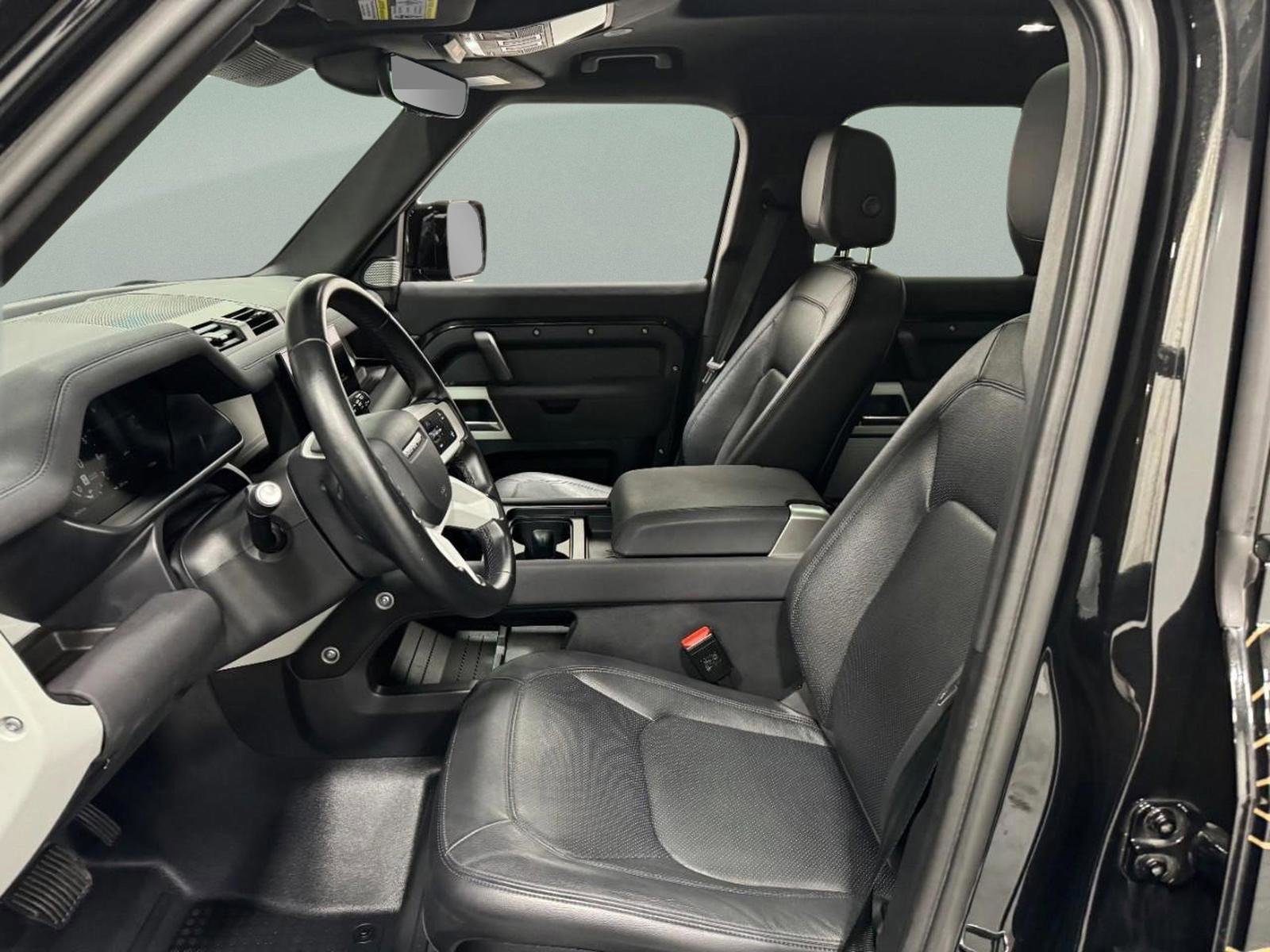 Used 2023 Land Rover Defender 130 SE image 21