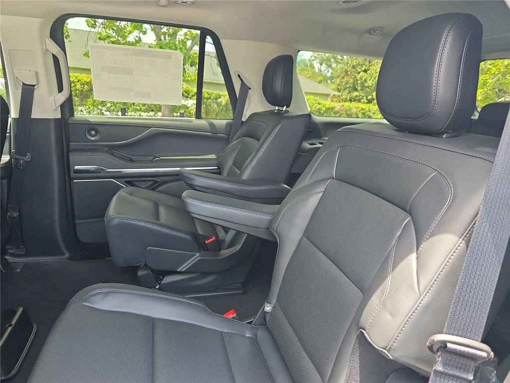 New 2027 Lincoln Navigator Premiere RWD image 14