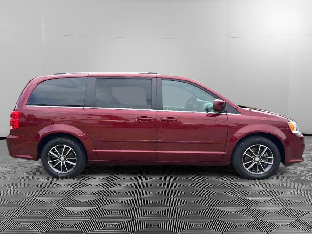 Used 2017 Dodge Grand Caravan SXT FWD image 6