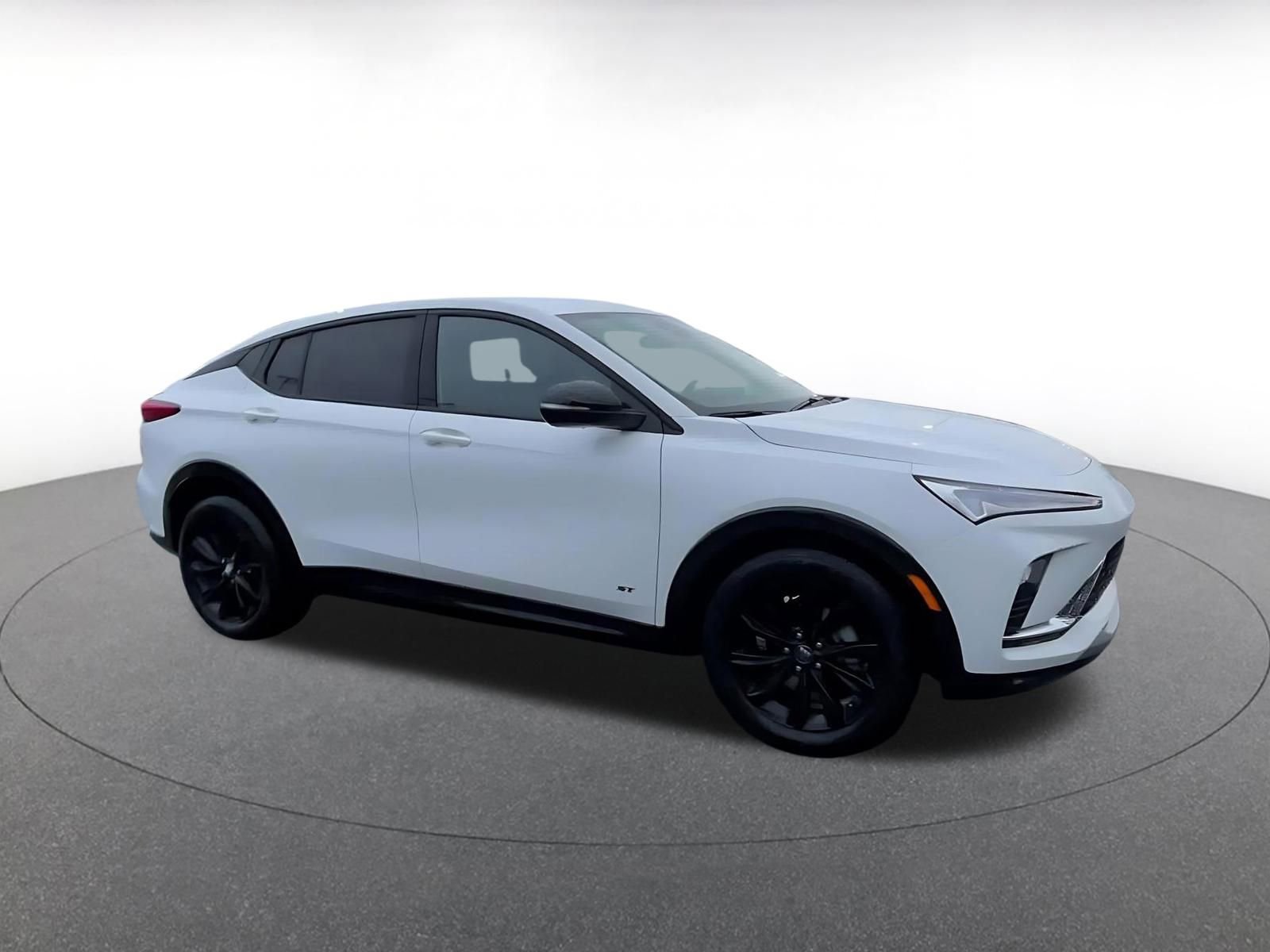 Used 2025 Buick Envista Sport Touring image 2