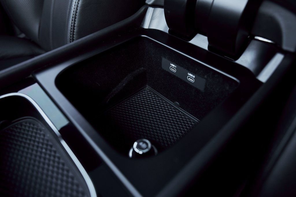 Used 2022 Bentley Bentayga image 61