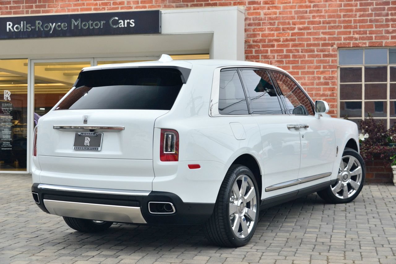 Certified 2023 Rolls-Royce Cullinan w/ Technology Package AWD/4WD image 2