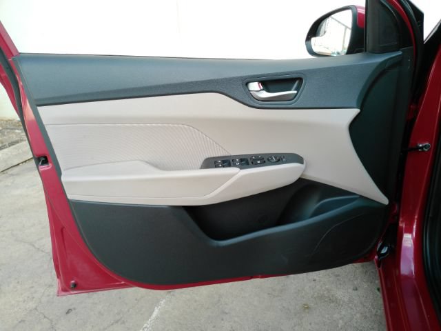 Used 2022 Hyundai Accent SEL FWD image 11
