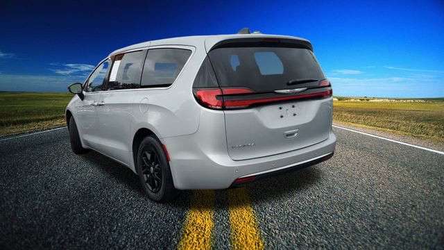 Certified 2024 Chrysler Pacifica Touring-L video 2