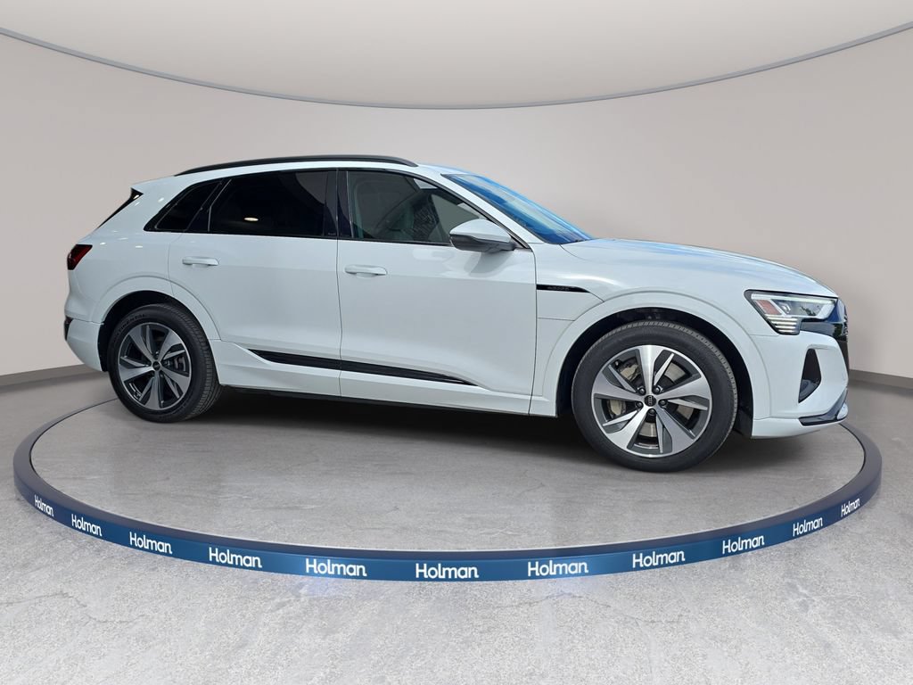 Used 2024 Audi Q8 e-tron Premium Plus AWD/4WD image 5