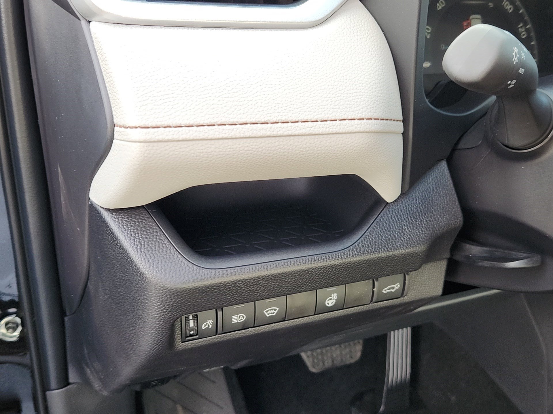 New 2025 Toyota RAV4 XLE image 12