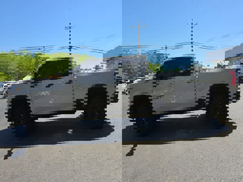 Used 2026 Chevrolet Silverado 2500 ZR2 w/ LPO, Dark Essentials Package image 9