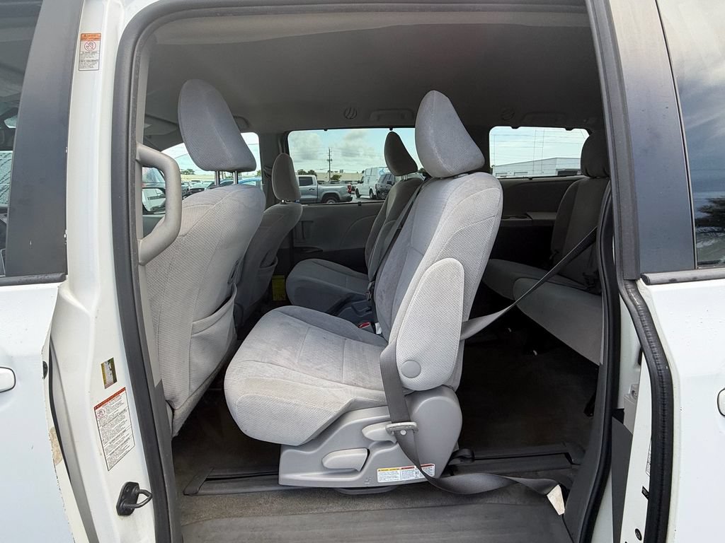 Used 2015 Toyota Sienna LE FWD image 7