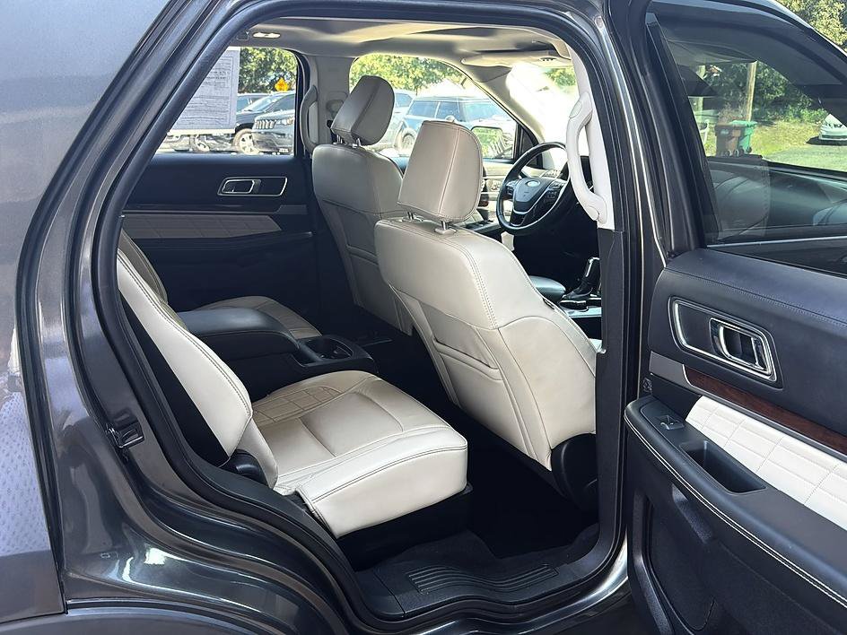 Used 2019 Ford Explorer Platinum AWD/4WD image 19