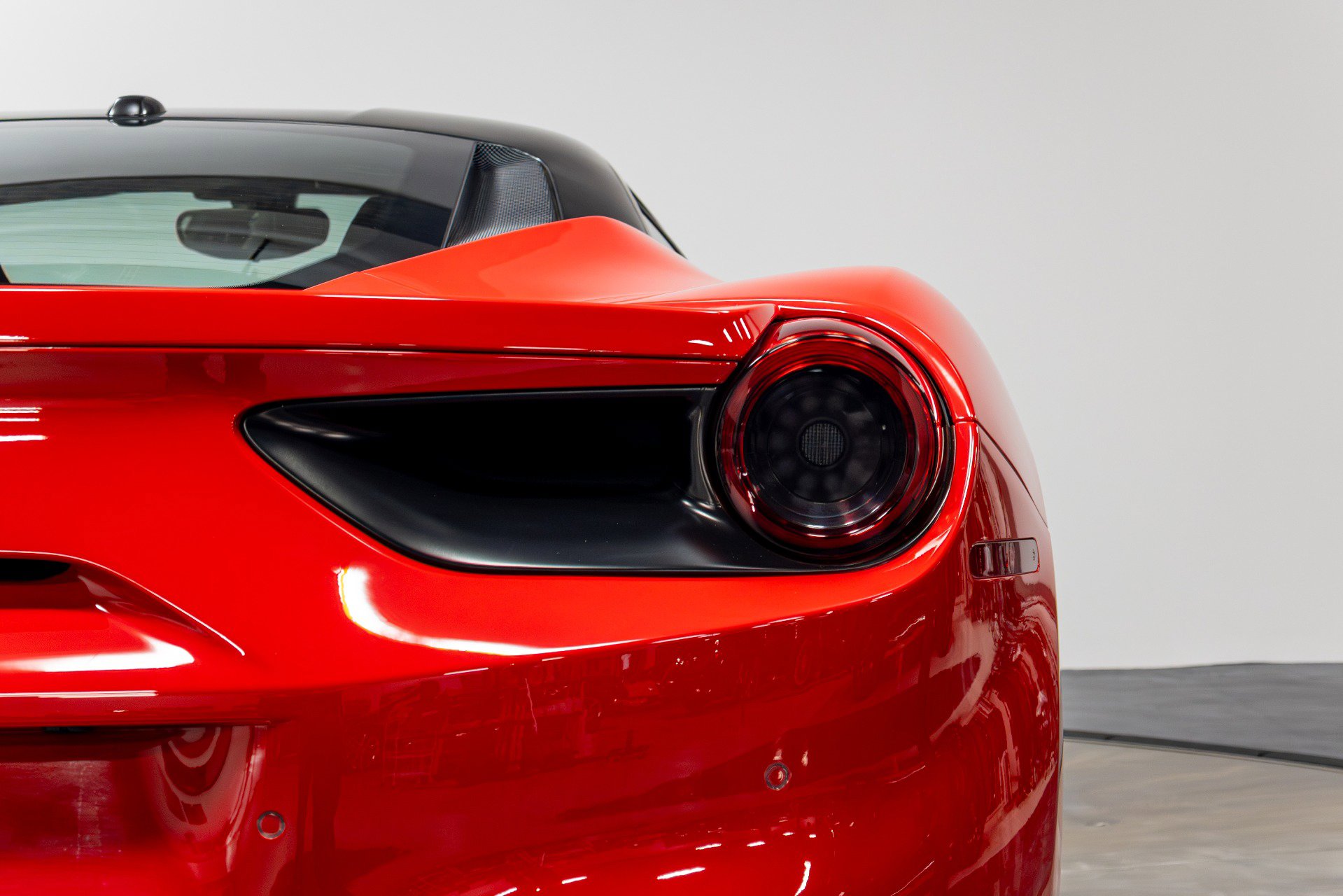 Used 2018 Ferrari 488 GTB image 52