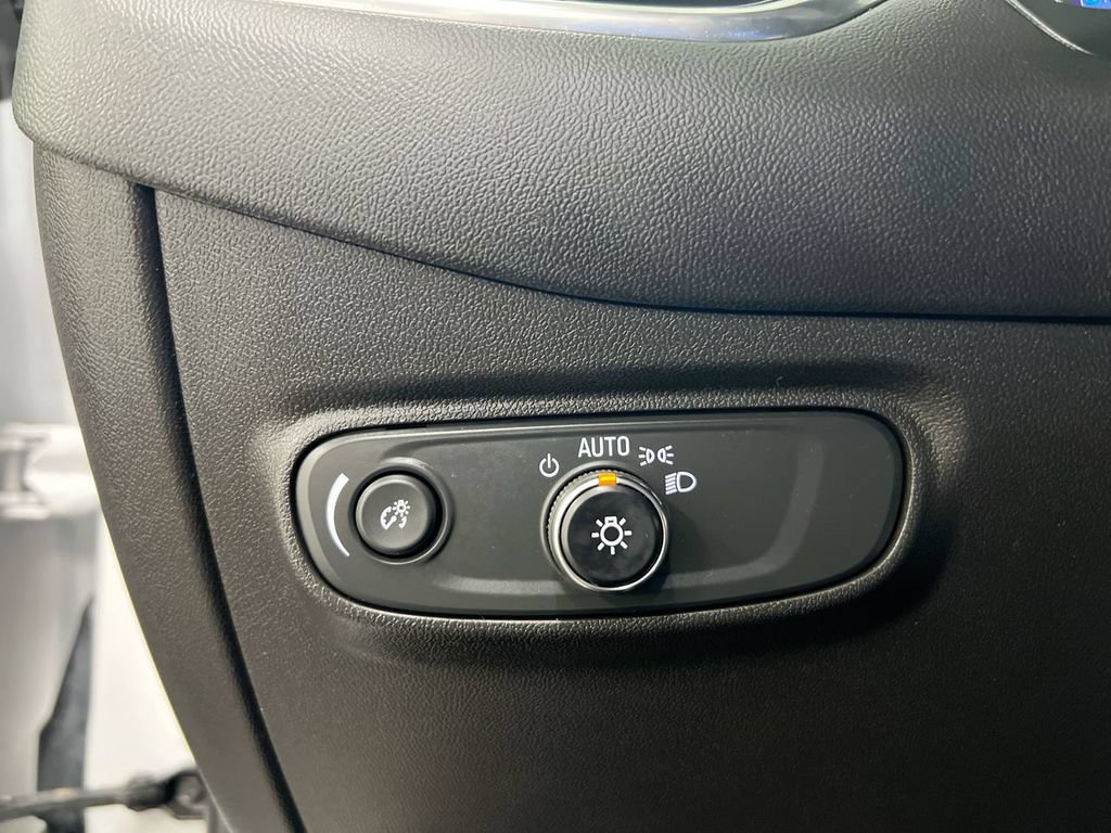 Used 2022 Chevrolet Equinox LT FWD image 18