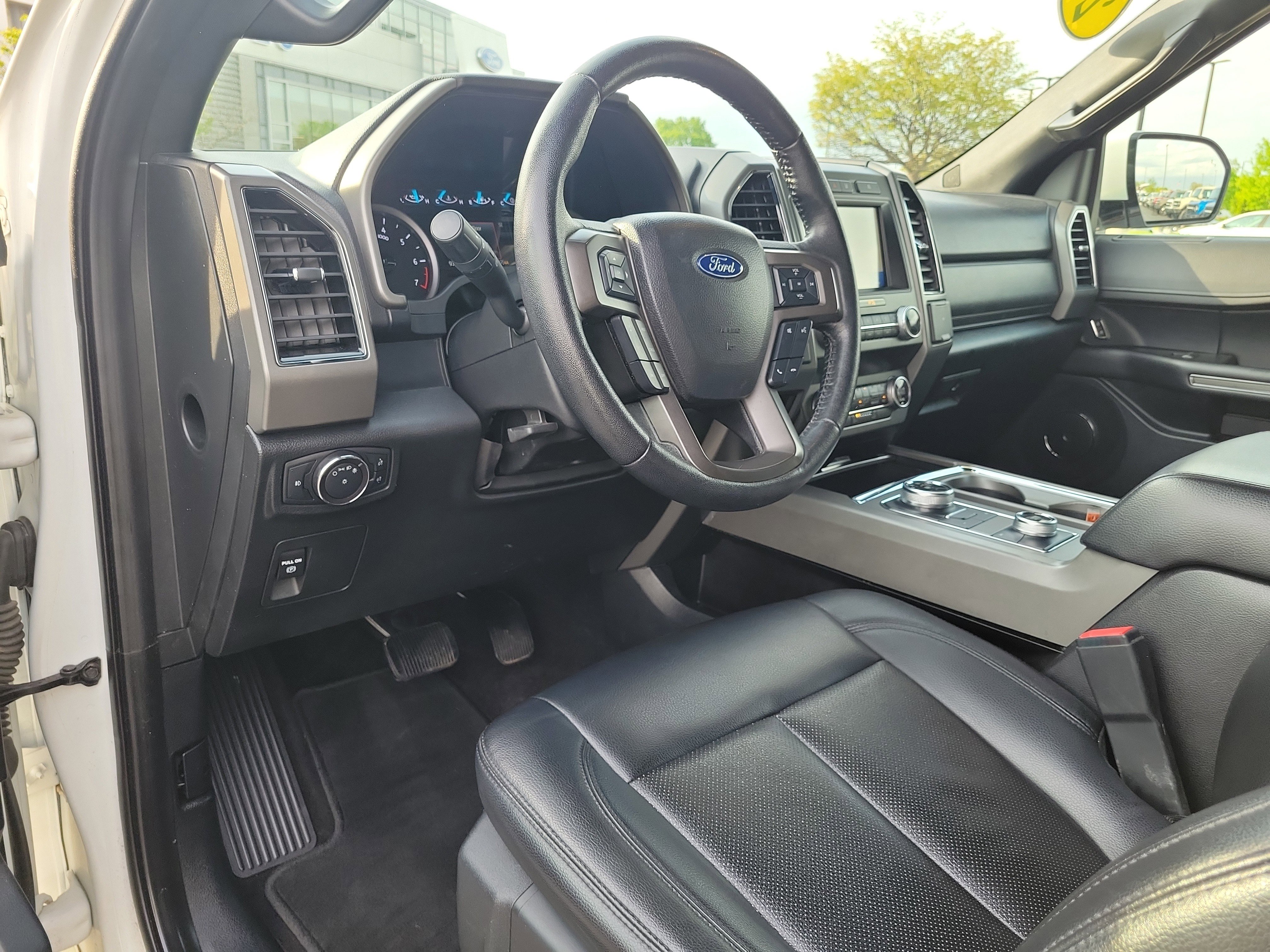Used 2020 Ford Expedition XLT w/ Equipment Group 201A AWD/4WD image 21
