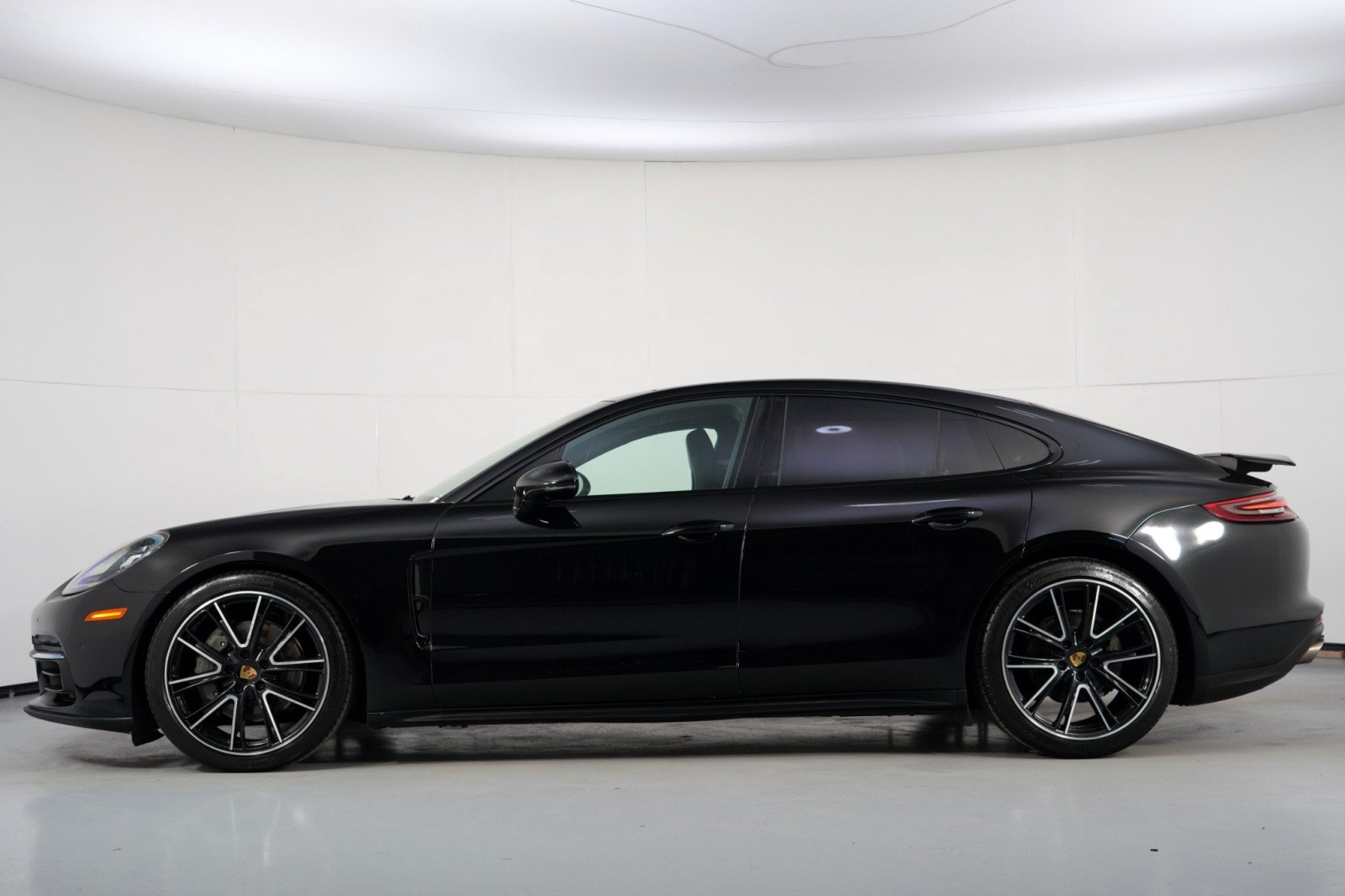 Used 2018 Porsche Panamera 4S w/ Premium Package Plus AWD/4WD image 9