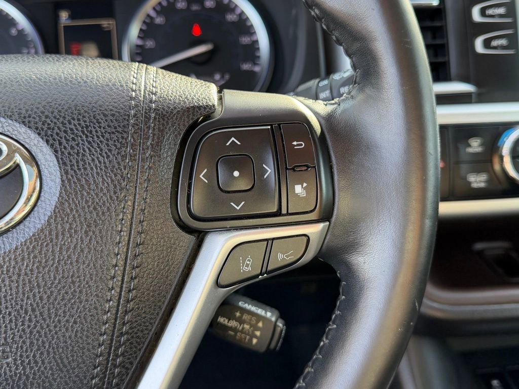 Used 2017 Toyota Highlander XLE image 26