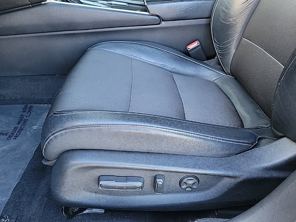 Used 2018 Honda Accord Sport image 11