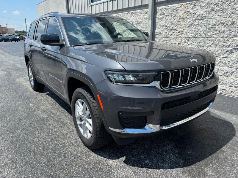 Used 2025 Jeep Grand Cherokee L Laredo w/ Trailer Tow Package AWD/4WD image 2