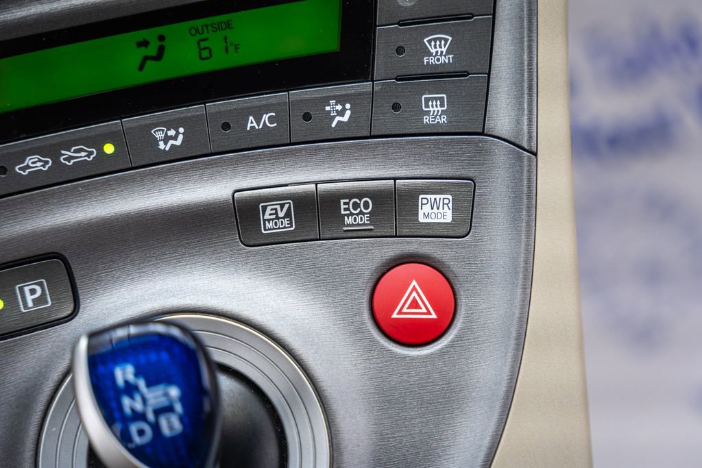 Used 2015 Toyota Prius Five FWD image 24