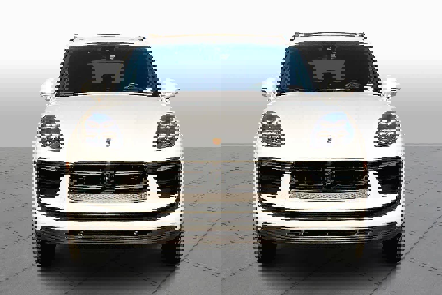 Used 2025 Porsche Macan image 3