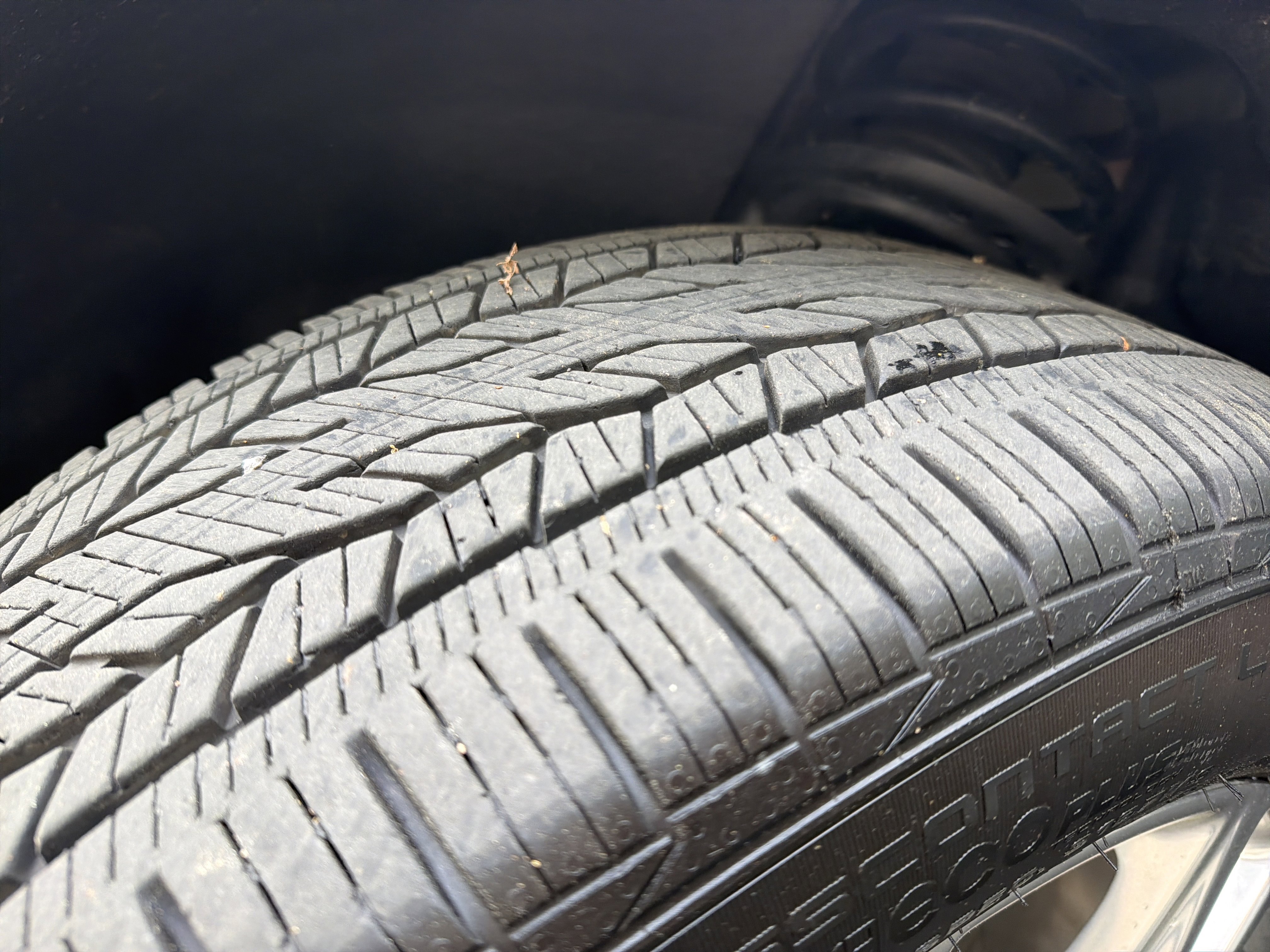 Used 2024 Buick Enclave Essence w/ Experience Buick Package image 12