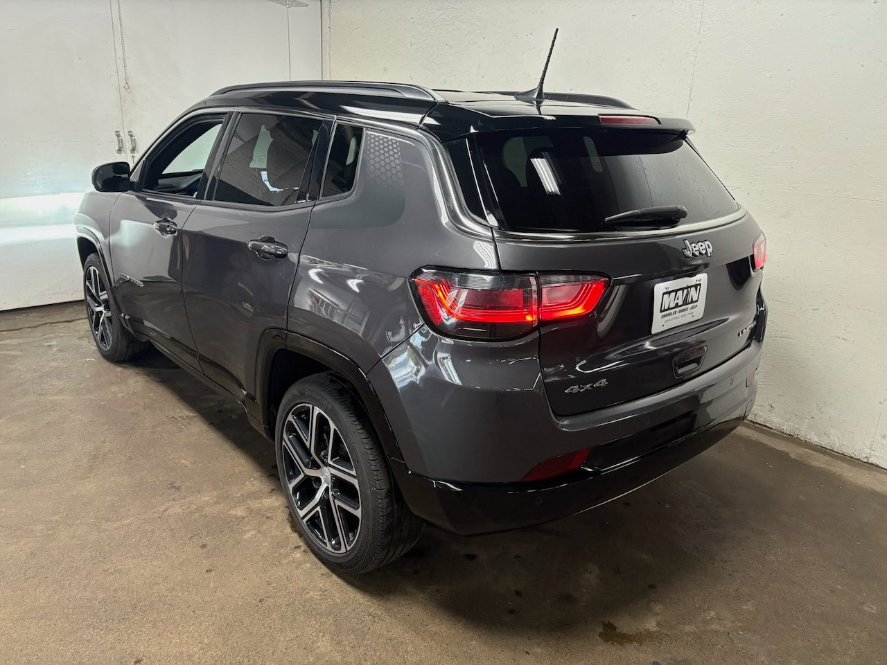 Used 2024 Jeep Compass Limited w/ Elite Group AWD/4WD image 7