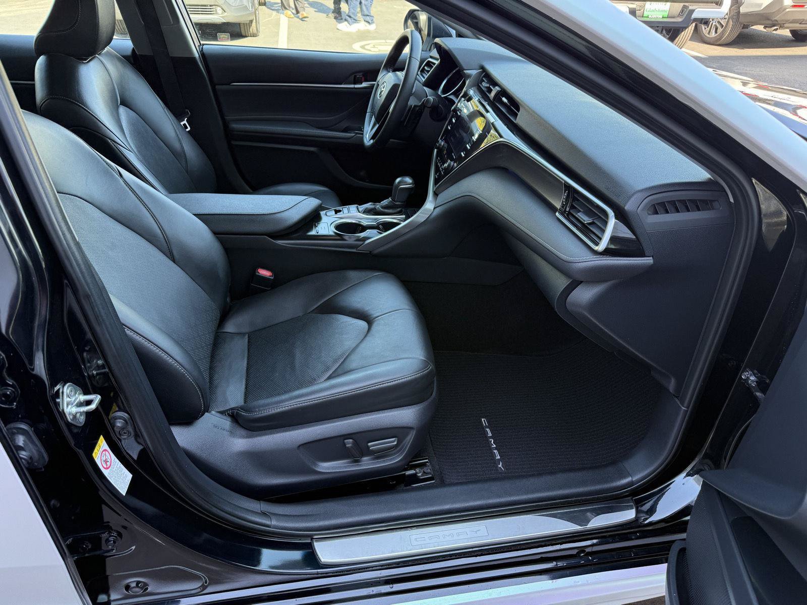 Used 2018 Toyota Camry XSE FWD image 19