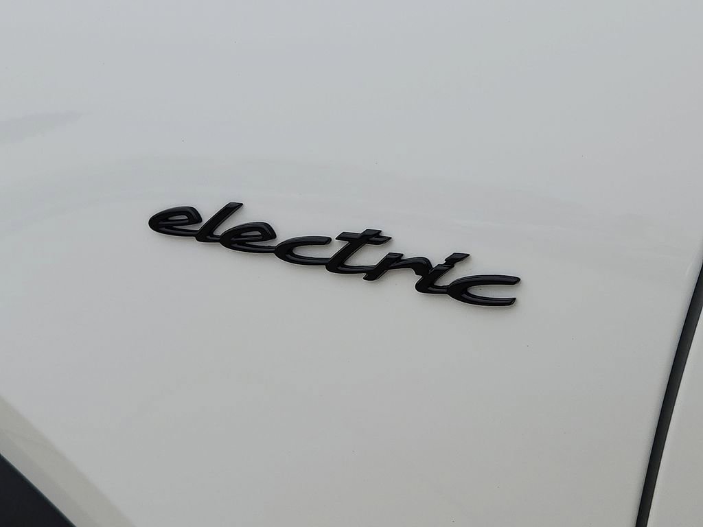 Used 2025 Porsche Macan 4S Electric image 29