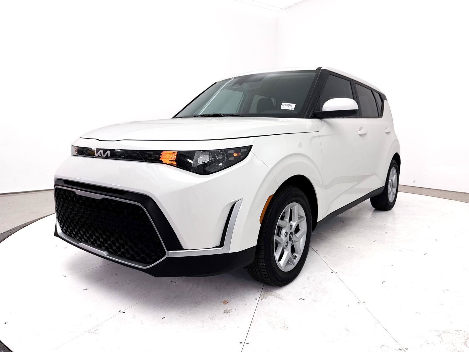 Used 2025 Kia Soul LX w/ LX Technology Package FWD image 13