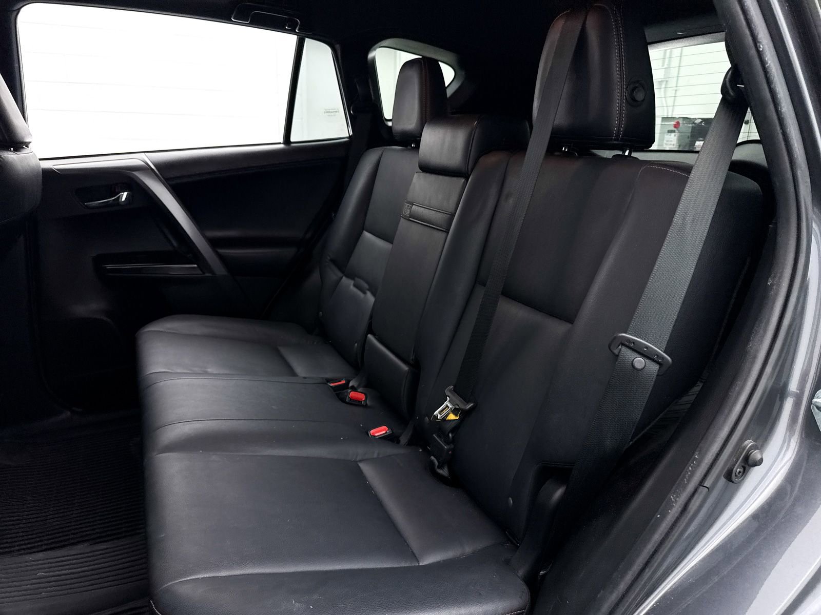 Used 2018 Toyota RAV4 SE AWD/4WD image 27