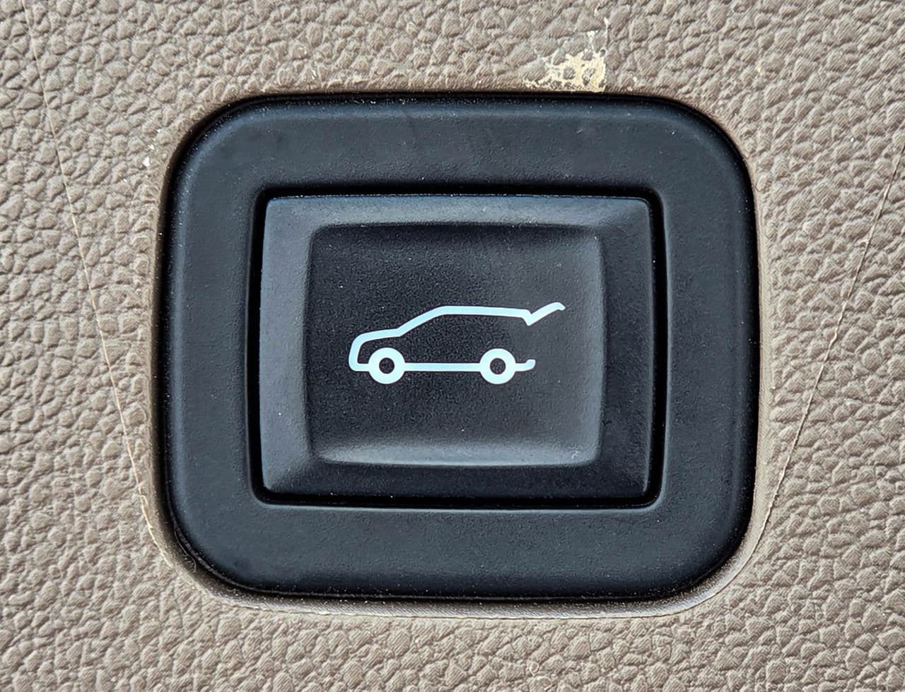Certified 2025 GMC Yukon Denali image 37