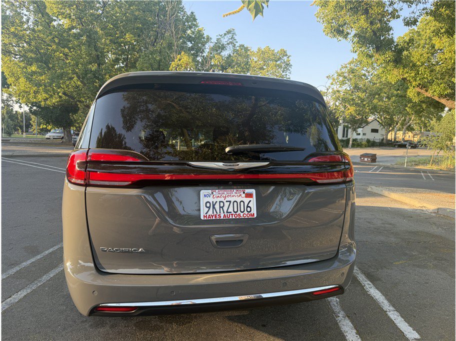 Used 2022 Chrysler Pacifica Touring-L FWD image 6