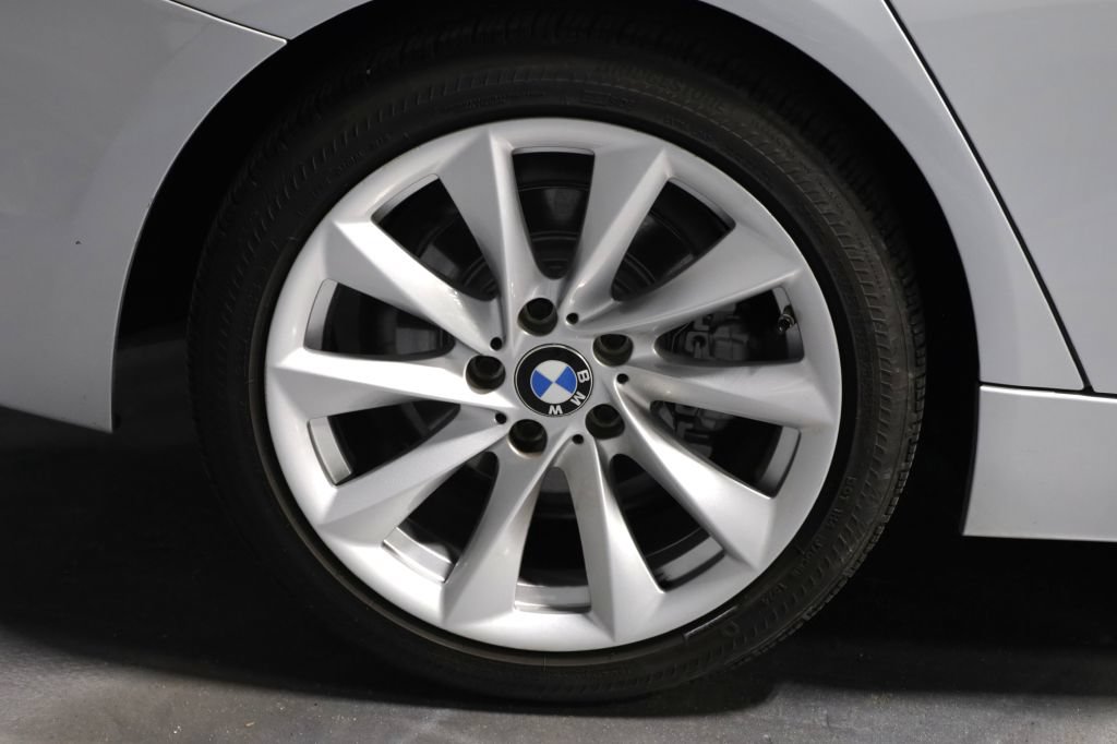 Used 2017 BMW 330e w/ Technology Package RWD image 45