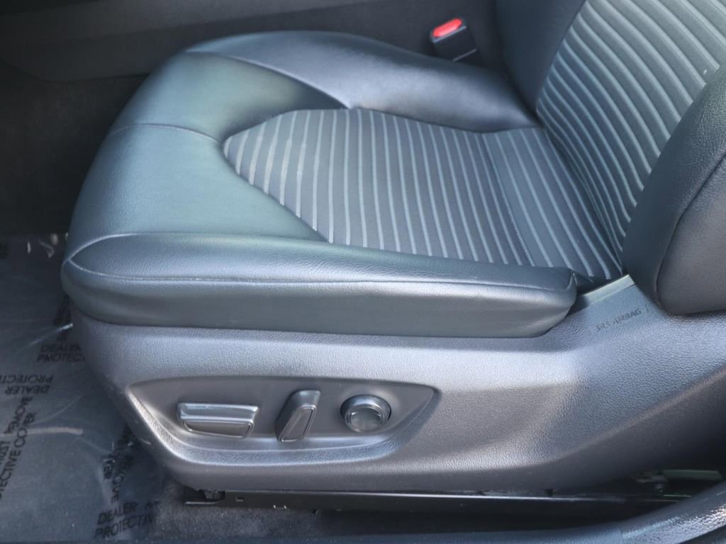 Used 2020 Toyota Camry SE FWD image 16