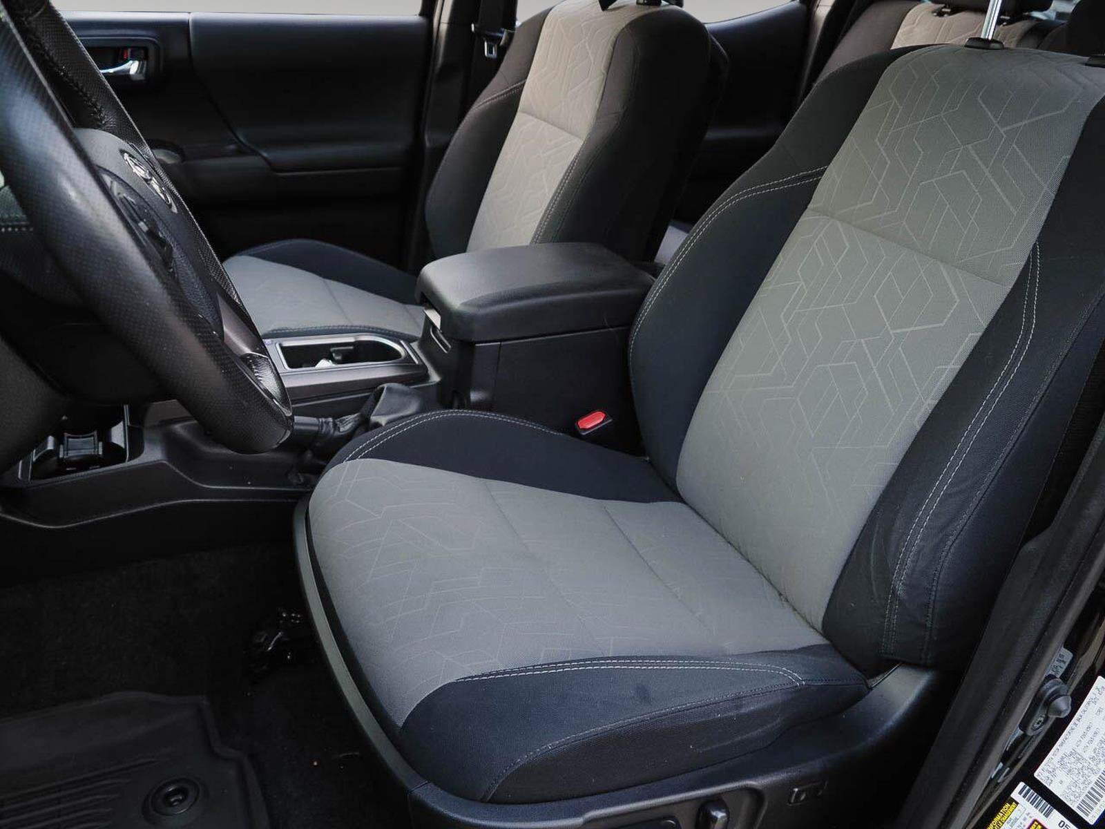 Used 2020 Toyota Tacoma TRD Sport AWD/4WD image 29