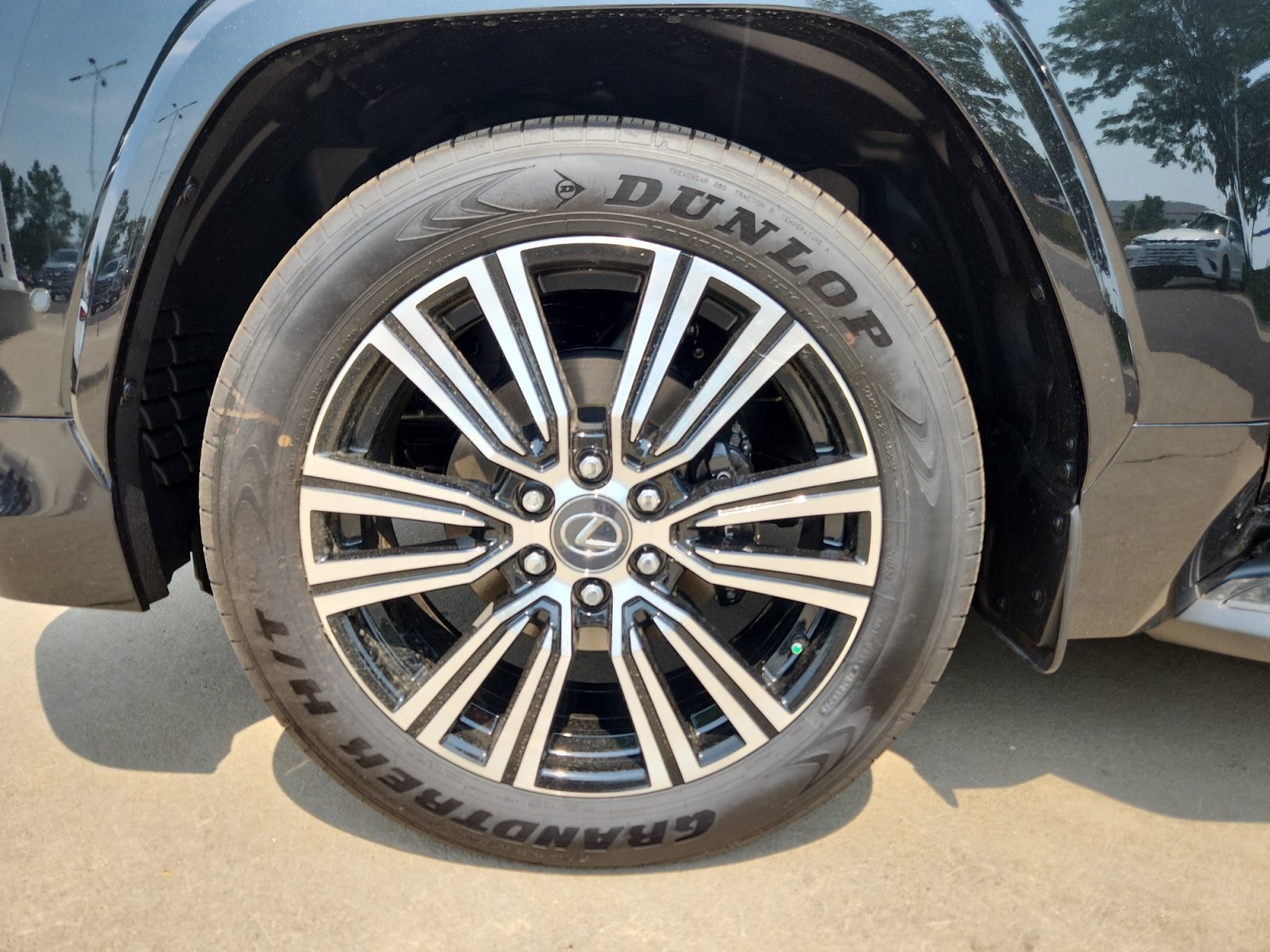 New 2026 Lexus LX 700h Luxury w/ Appearance Package AWD/4WD image 24
